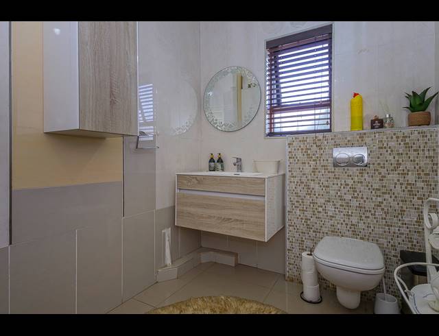 4 BEDROOM HOUSE FOR SALE IN HILLCREST PARK